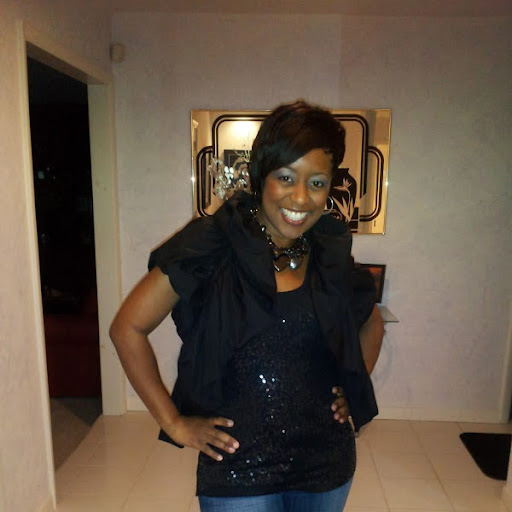 Kenia Russell Photo 2